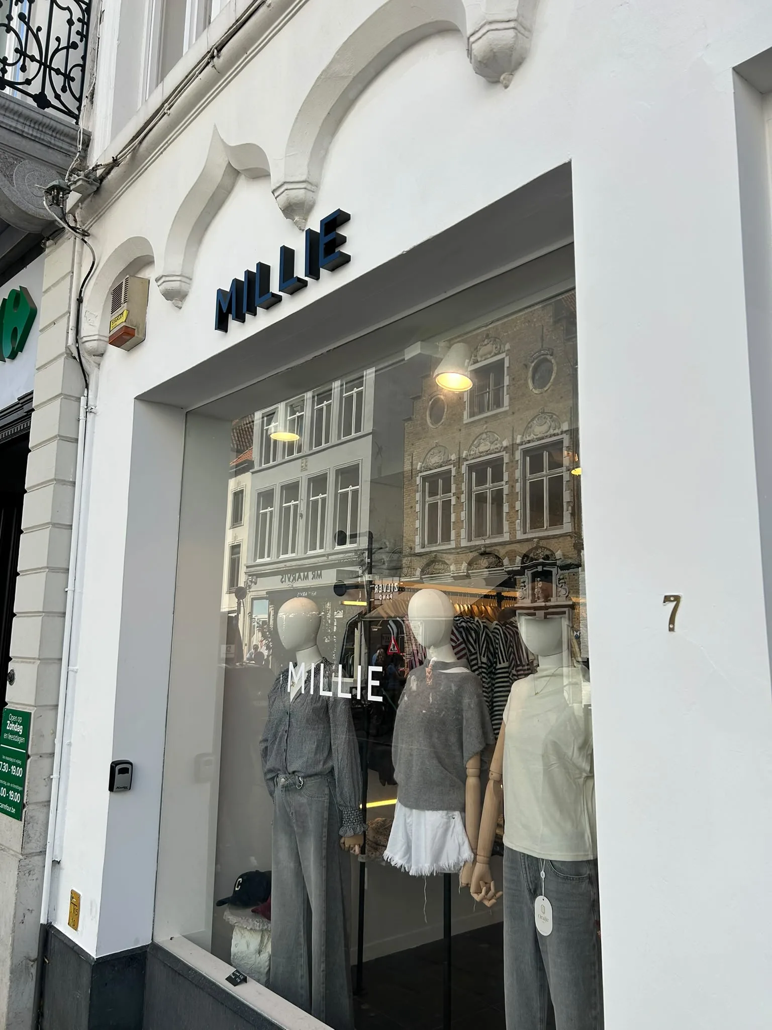 Zwarte 3D letters voorgevel Millie